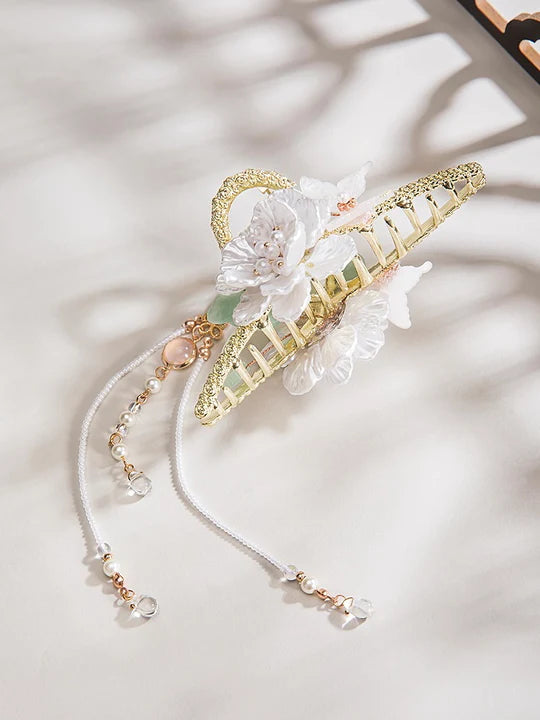 Selena Chinese Hair Clip - Embrace elegance and grace with this stunning hair clip. Delicate and intricate pattern inspired by Chinese heritage exudes timeless beauty. Perfect for formal events, special occasions, or adding refinement to everyday style.