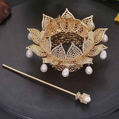 Mecina Chinese Crown - Unleash your inner royalty with this magnificent crown. Intricate details and ornate patterns inspired by Chinese craftsmanship exude opulence. Perfect for weddings, galas, or costume parties.