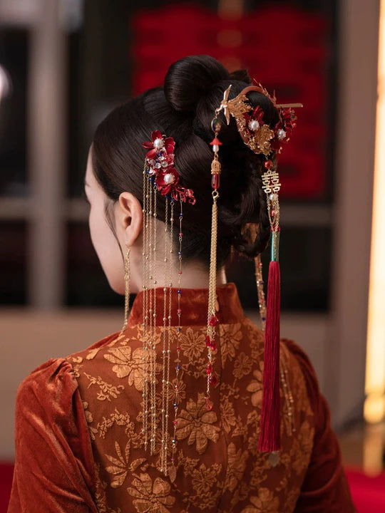 Elevate your bridal ensemble with Moon Hanfu&