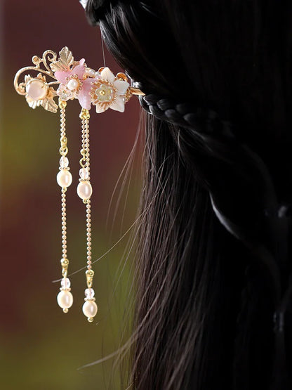 Star Light Hanfu Hairpin - Illuminate your hairstyle with the captivating radiance of the Star Light Hanfu Hairpin. Its celestial design and sparkling embellishments add a touch of enchantment and cultural heritage, perfect for special occasions, cultural events, or adding a celestial flair to your hairstyle. Embrace the magical beauty with this exquisite hairpin.