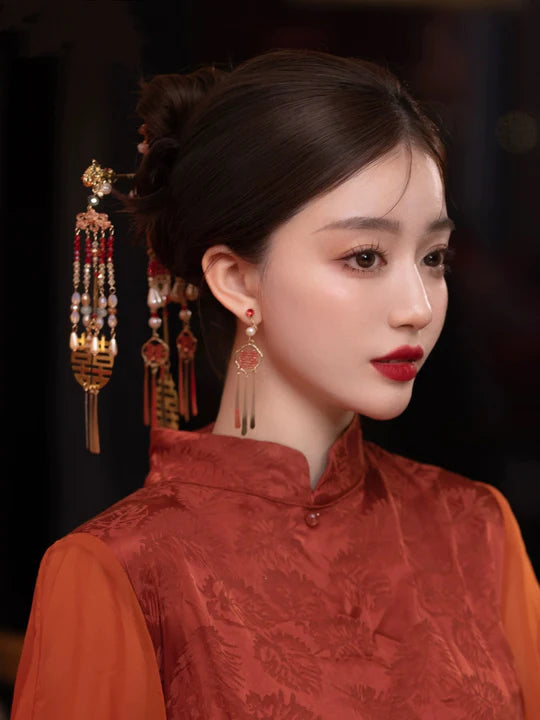 Elevate your bridal ensemble with Moon Hanfu&