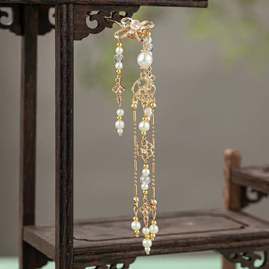 Bells Chinese Style Hairpin - Elevate your hairstyle with this charming hairpin adorned with bells. Inspired by traditional Chinese aesthetics, it adds elegance and cultural flair. Perfect for cultural events, weddings, or everyday wear.