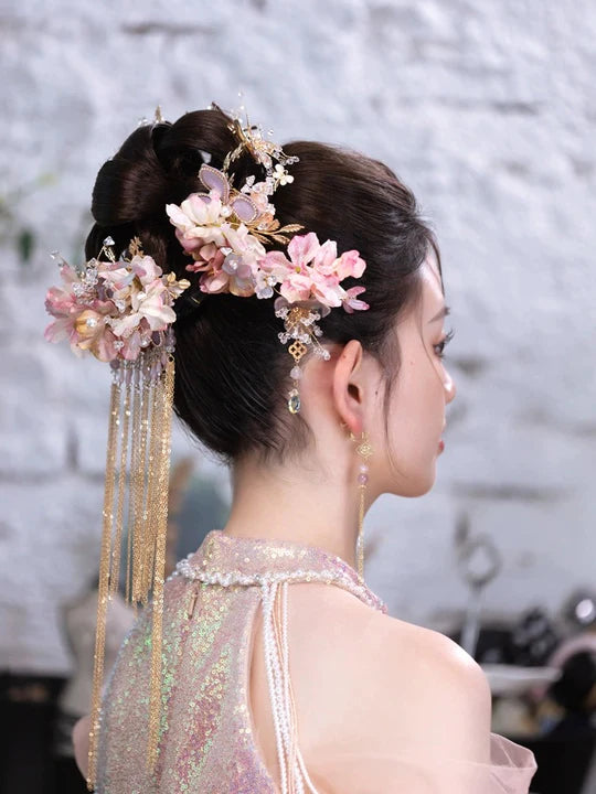 Elevate your bridal ensemble with Moon Hanfu&