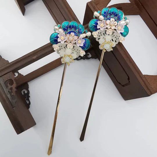 Shell Blue Chinese Hairpin - A stylish and elegant accessory for your hair, inspired by Chinese tradition and adorned with beautiful blue shells.