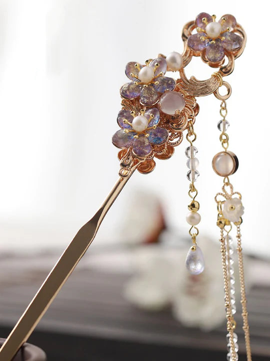 Yolanda Hanfu Hairpin - Enhance your Hanfu ensemble with the elegance and grace of the Yolanda Hanfu Hairpin. Its delicate and intricately crafted design adds a touch of sophistication and cultural heritage. Perfect for special occasions and cultural events, this hairpin exudes timeless beauty.