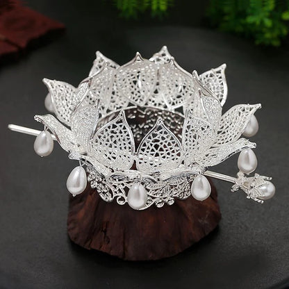 Mecina Chinese Crown - Unleash your inner royalty with this magnificent crown. Intricate details and ornate patterns inspired by Chinese craftsmanship exude opulence. Perfect for weddings, galas, or costume parties.