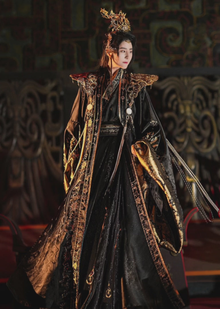 Radiate brilliance with Brilliant Modern Hanfu, a perfect blend of tradition and modernity from Moon Hanfu&